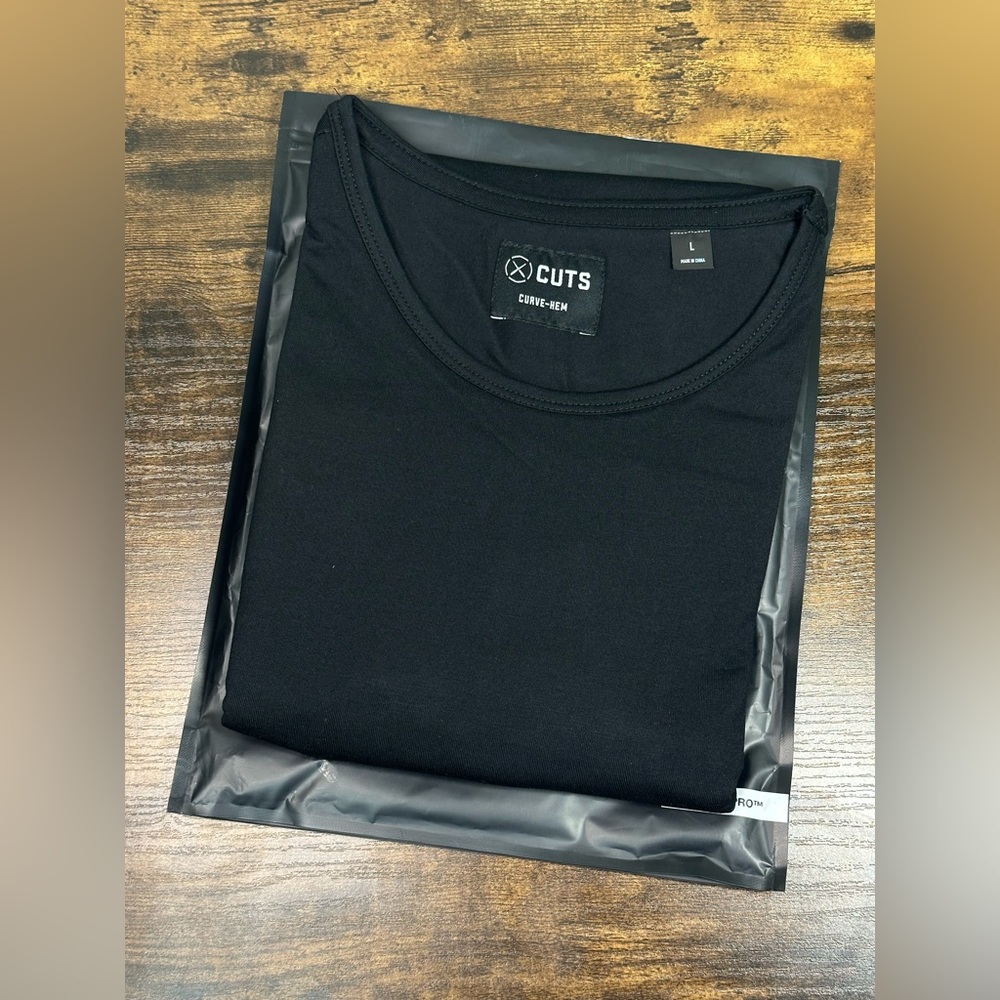 Cuts Clothing / Black L/S AO Crew Curve Hem - L